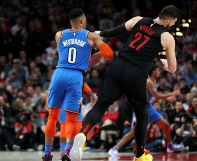 站在发布会 站在发布会