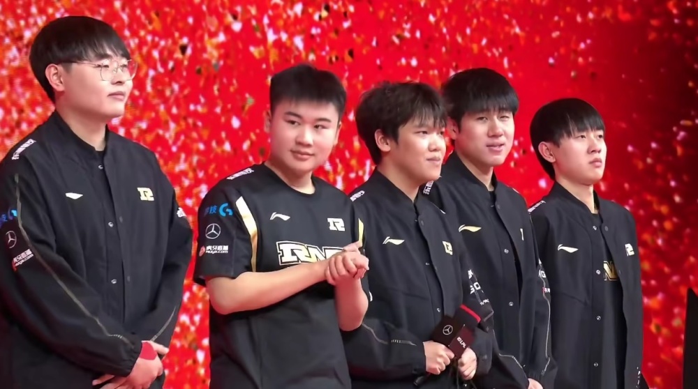 拜仁则通过 拜仁则通过